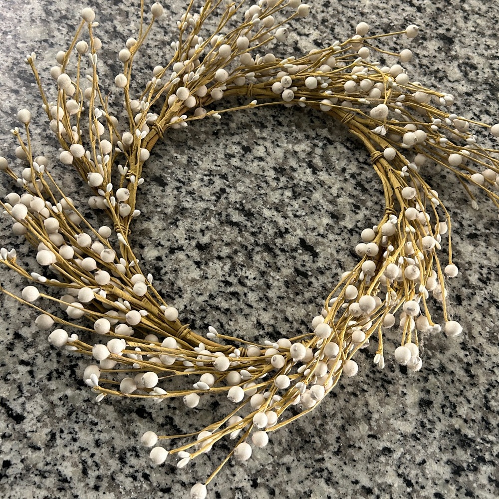 Elegant Gold and White Women's Accessory Wreath
